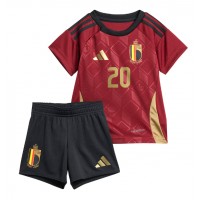 Camiseta Bélgica Lois Openda #20 Primera Equipación para niños Eurocopa 2024 manga corta (+ pantalones cortos)